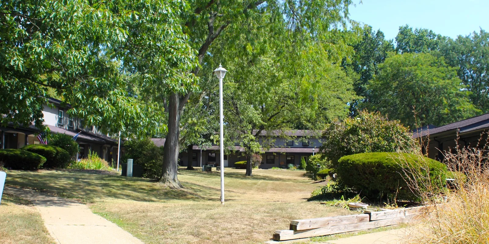 amherst-meadow-apartments-exterior-landscaping-1600w Senior independent living among the trees