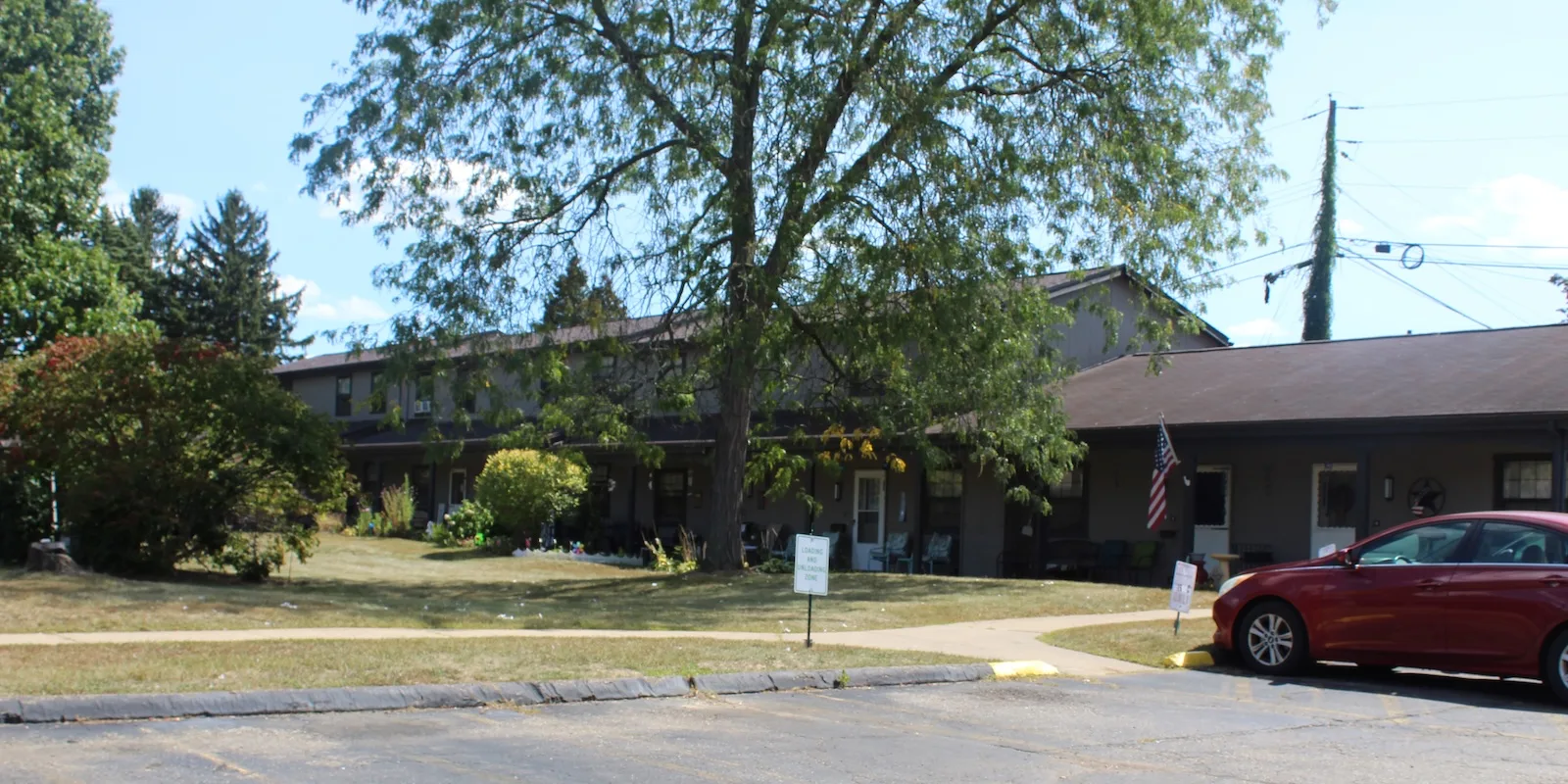 amherst-meadow-apartments-offstreet-parking-03-1600w Ample off-street resident parking